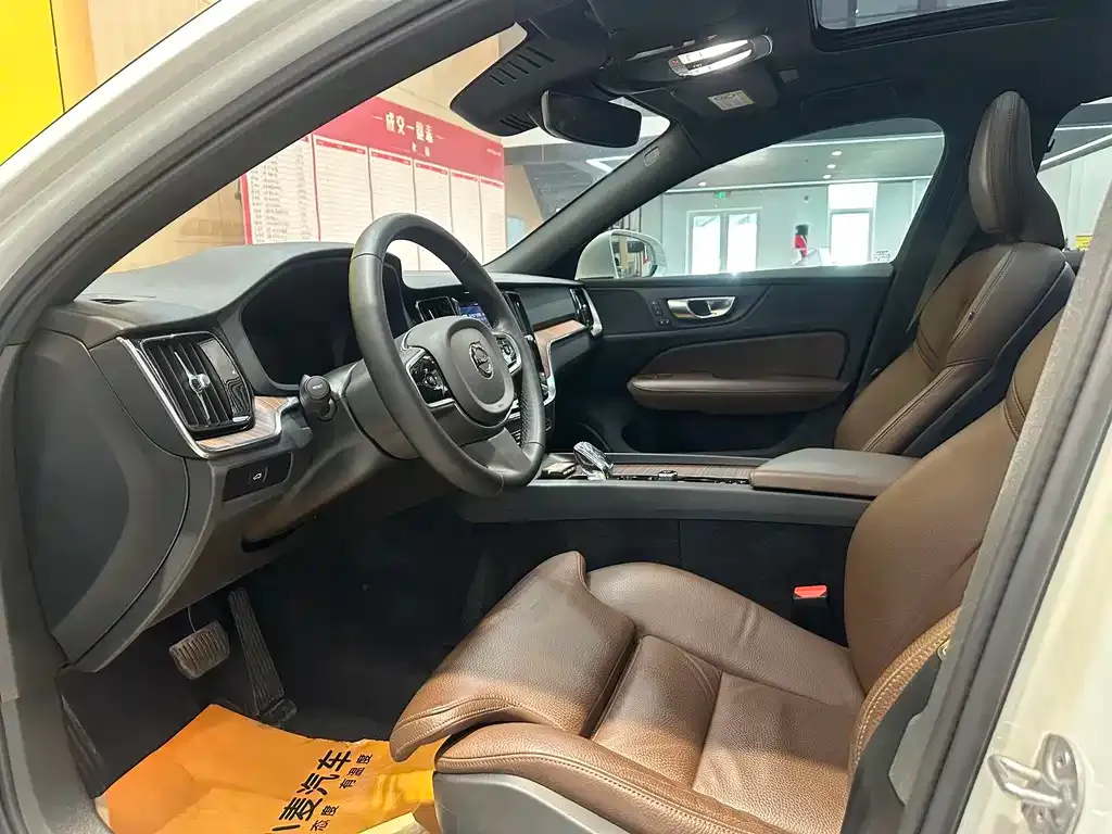 Volvo S60 — фото 10