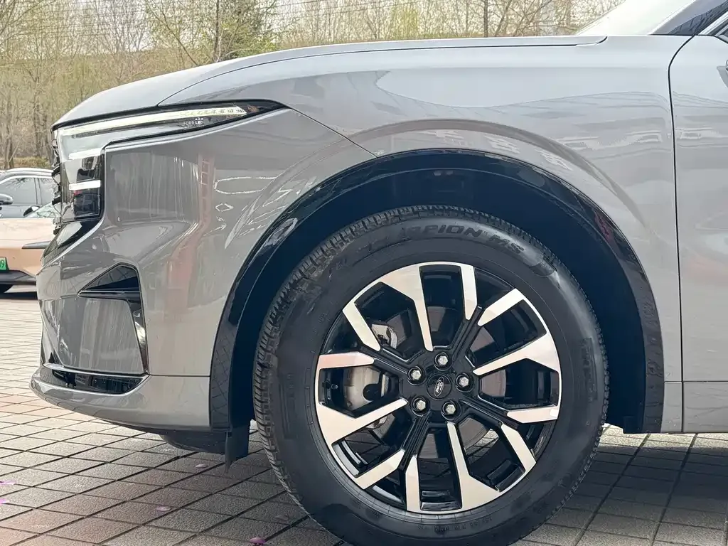 Ford Edge — фото 7