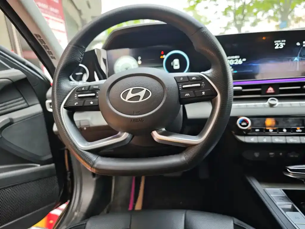 Hyundai Elantra — фото 3