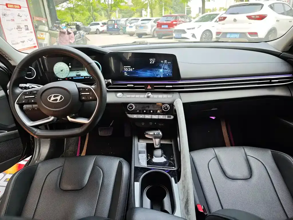 Hyundai Elantra — фото 6