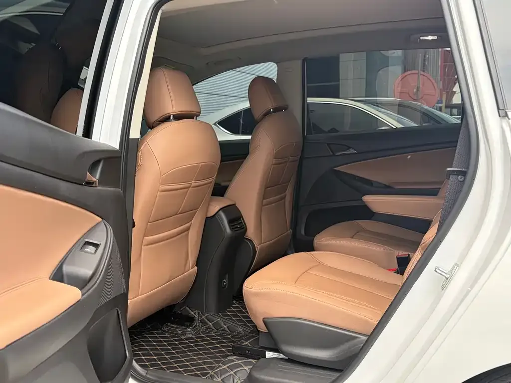 Buick GL6 2023 из CN, фото 3