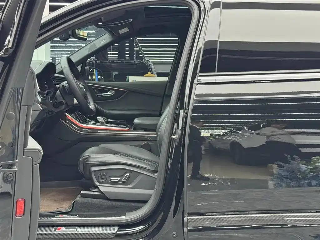 Audi SQ7 2024 из CN, фото 10