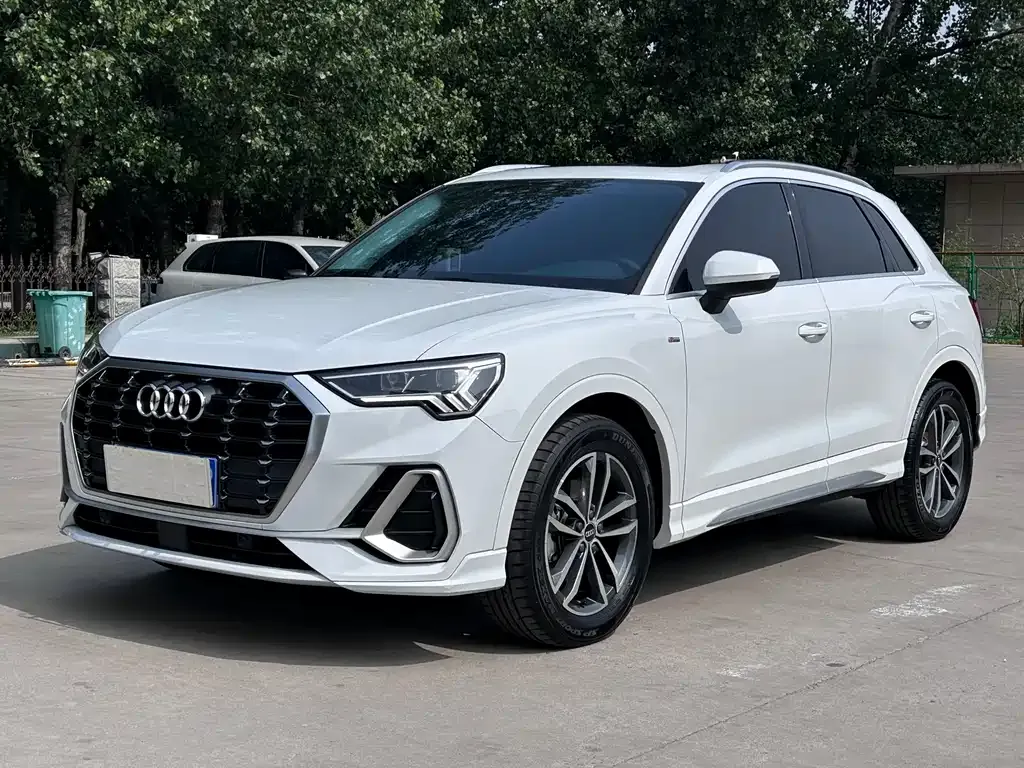 Audi Q3 — фото 1