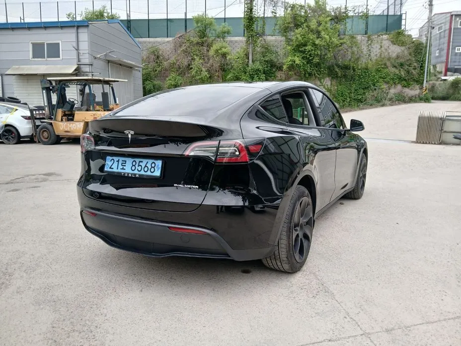 Tesla Model Y — фото 4