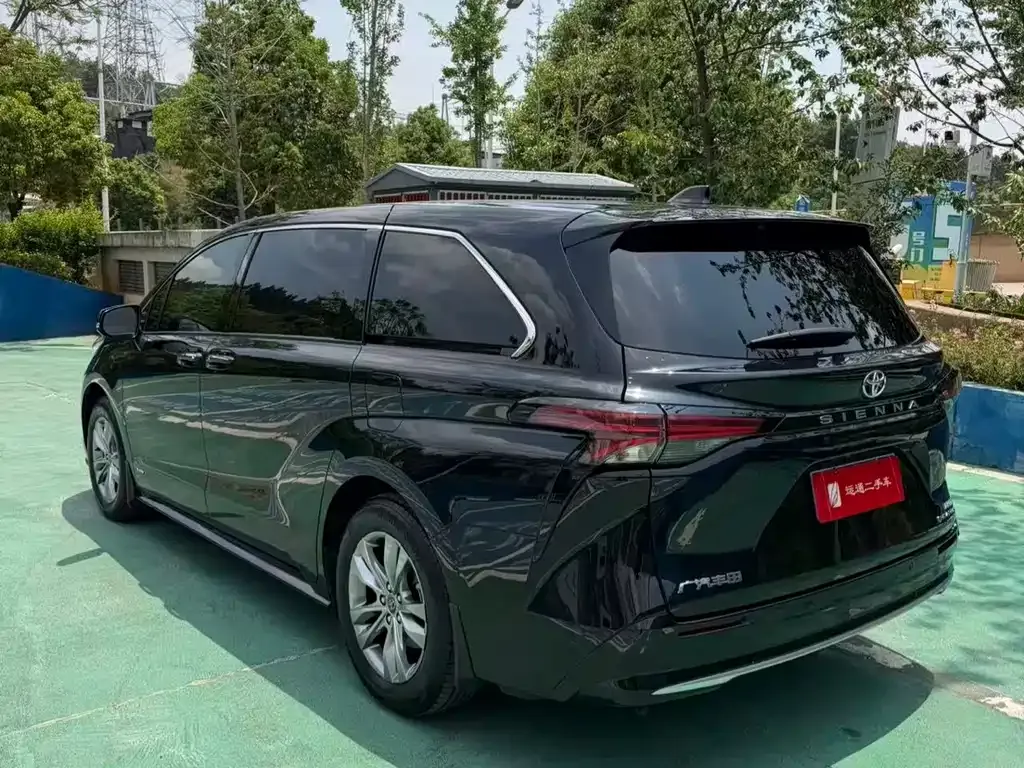 Toyota Sienna — фото 6