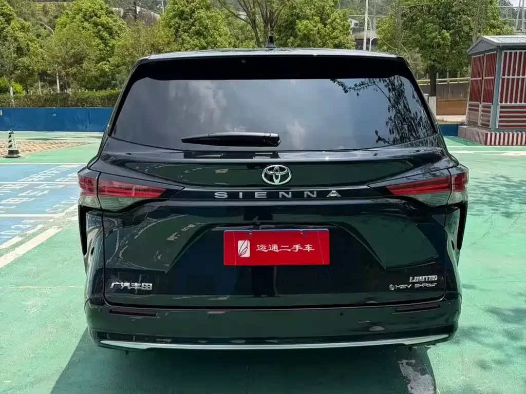 Toyota Sienna — фото 4