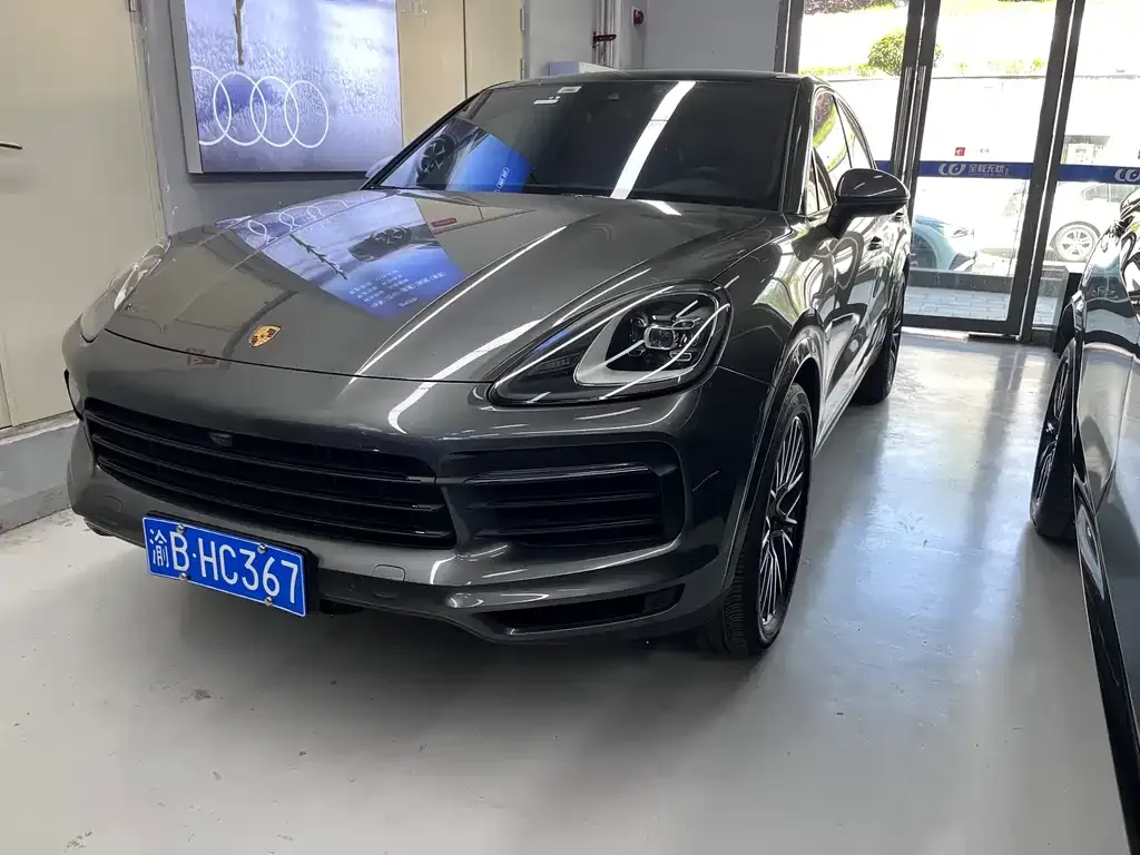 Porsche Cayenne — фото 1