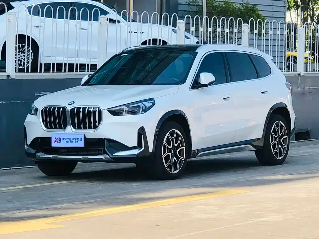 BMW X1 — фото 1