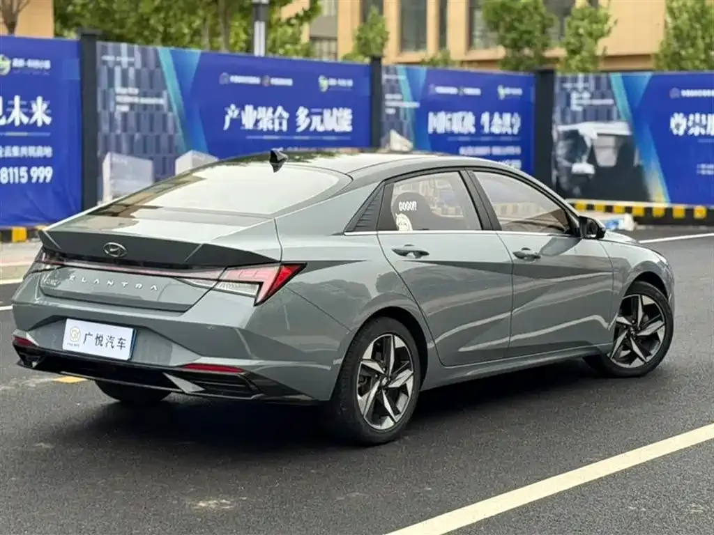 Hyundai Elantra — фото 8
