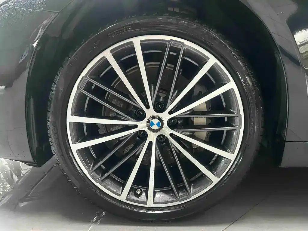BMW 5 Series — фото 5