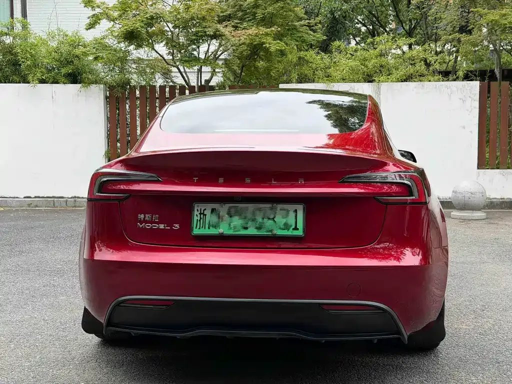 Tesla Model 3 — фото 10