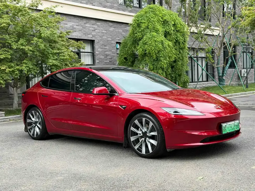Tesla Model 3 — фото 9