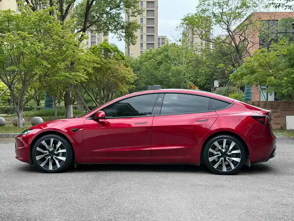 Tesla Model 3 — фото 8