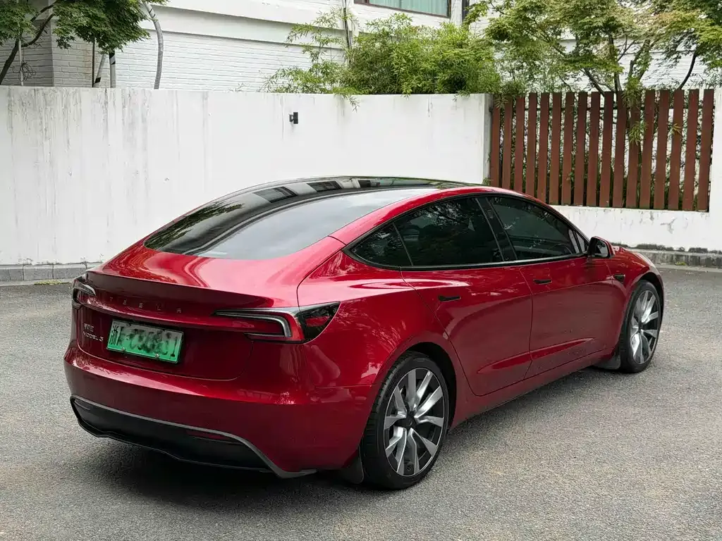 Tesla Model 3 — фото 4