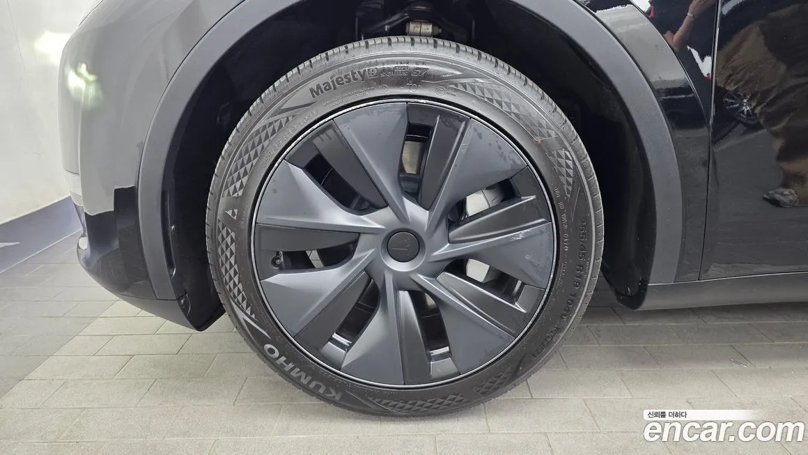 Tesla Model Y — фото 9
