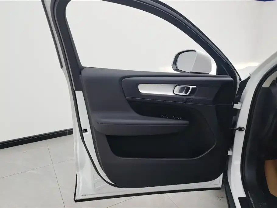 Volvo XC40 2021 из CN, фото 4