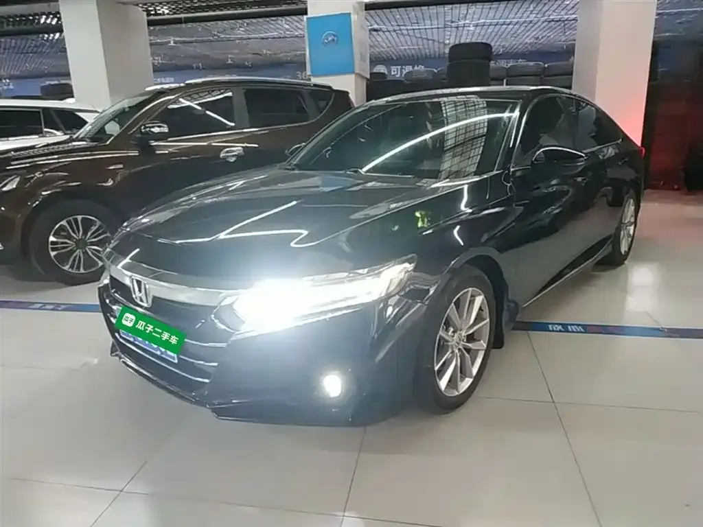 Honda Accord — фото 1
