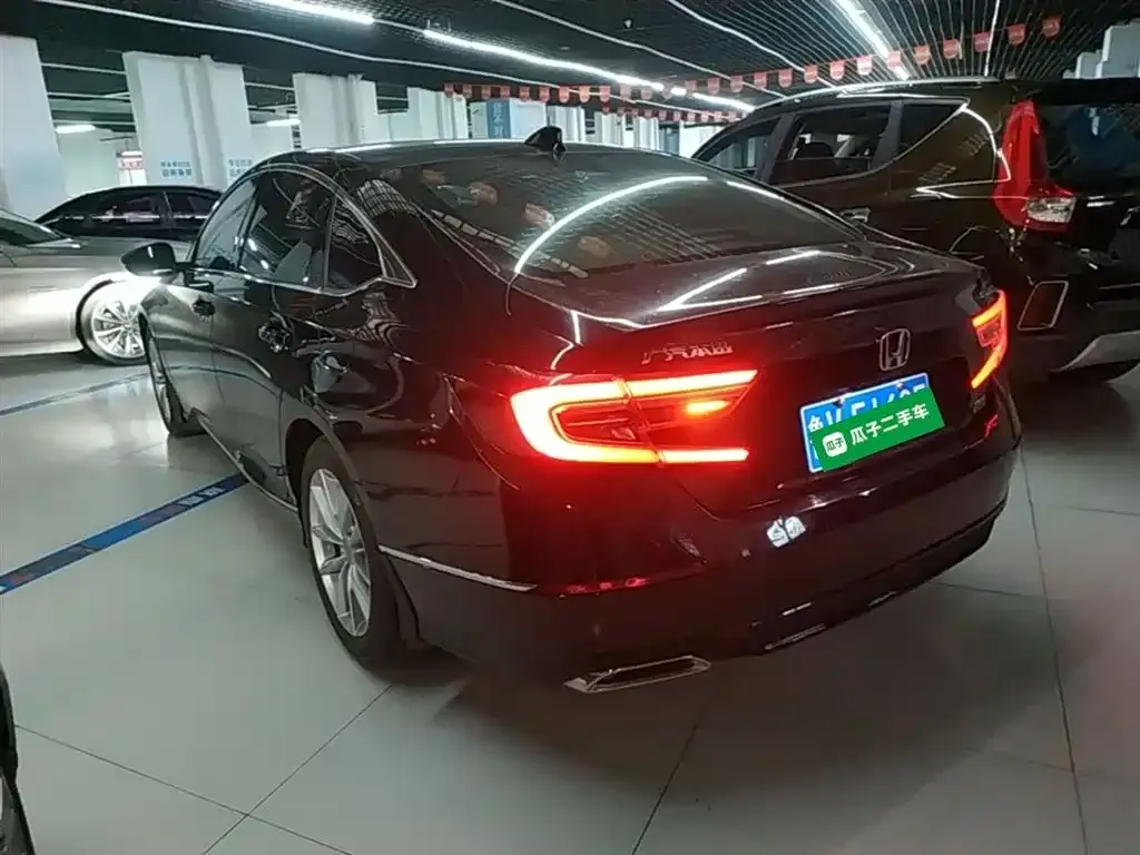 Honda Accord — фото 10