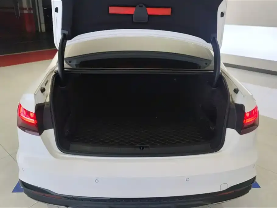 Audi A4L 2023 из CN, фото 6
