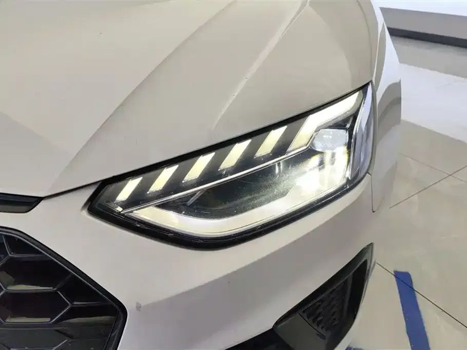 Audi A4L 2023 из CN, фото 7