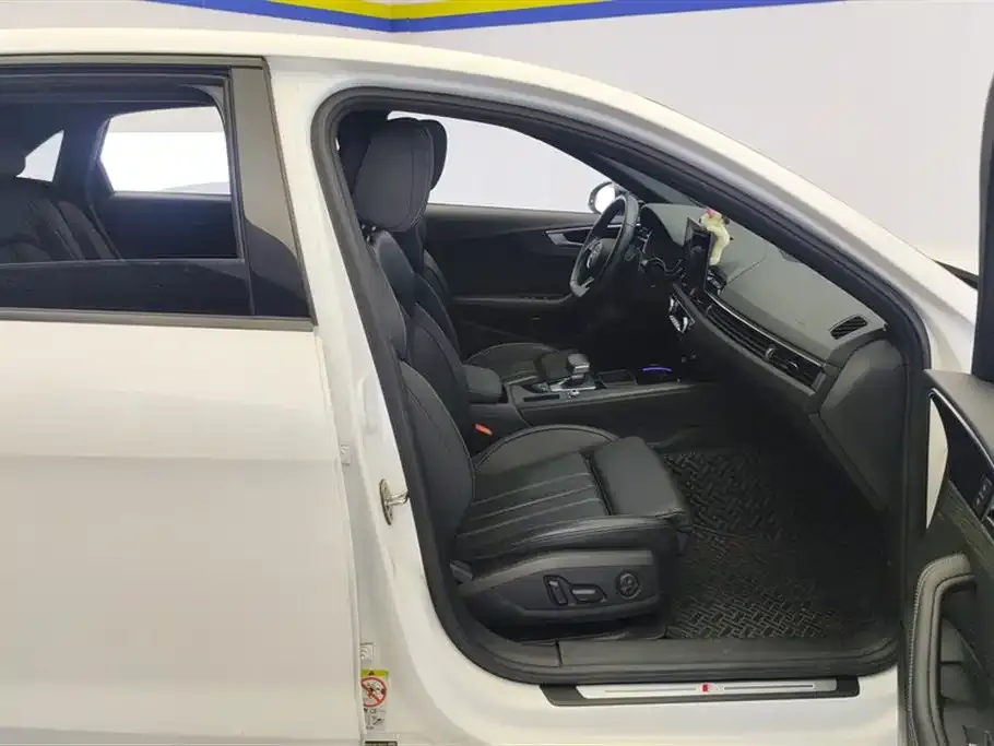 Audi A4L 2023 из CN, фото 4
