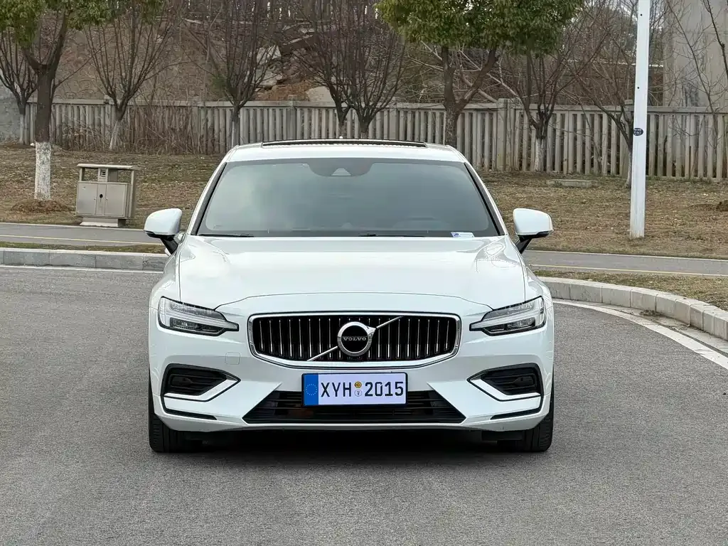 Volvo S60 — фото 10