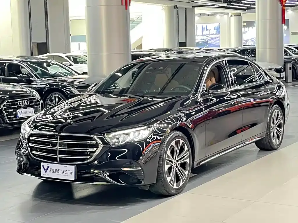 Mercedes-Benz E-Class — фото 1
