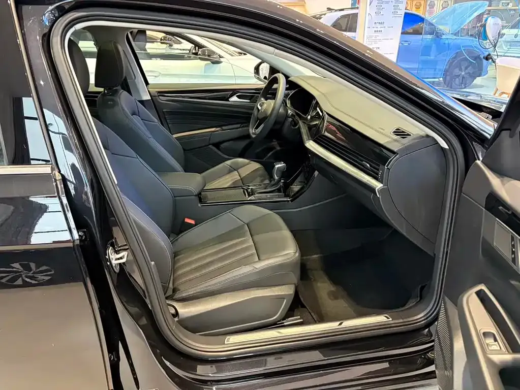 Volkswagen Passat New Energy — фото 6