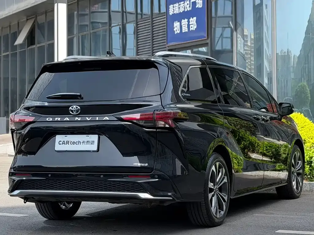 Toyota Granvia — фото 6