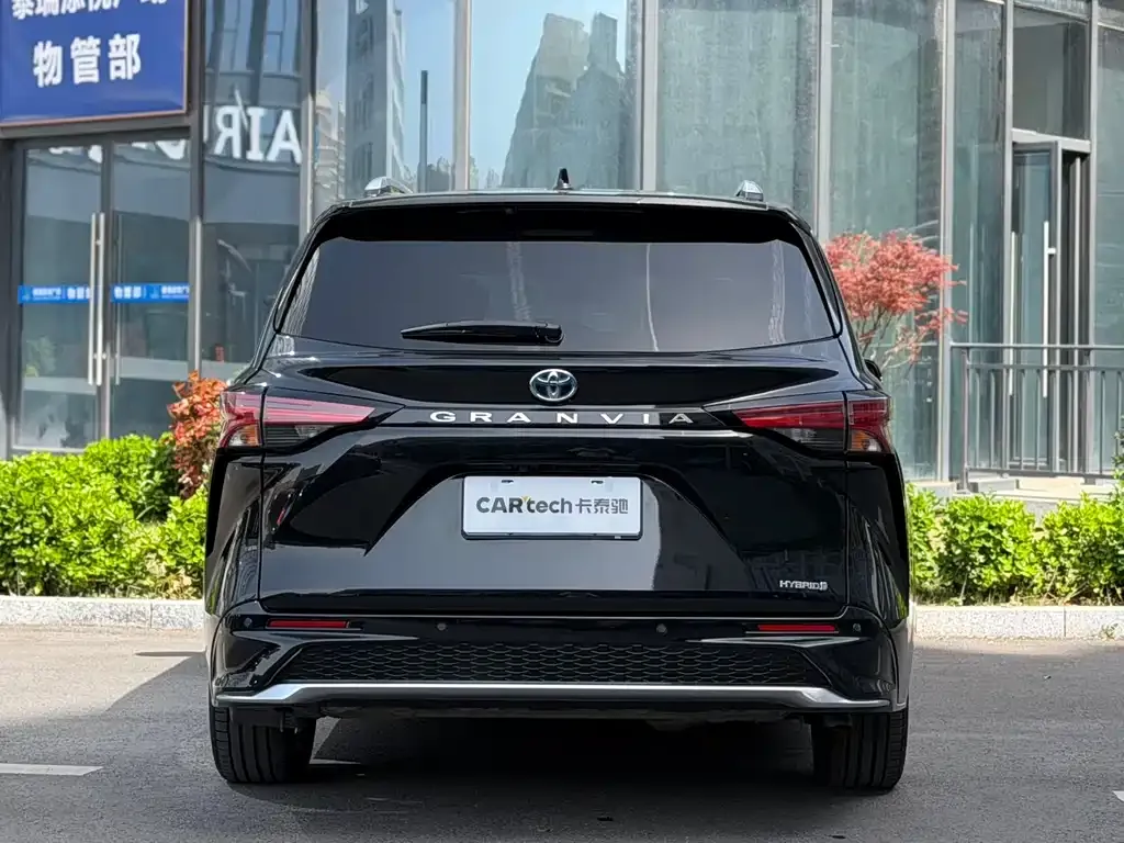 Toyota Granvia — фото 5