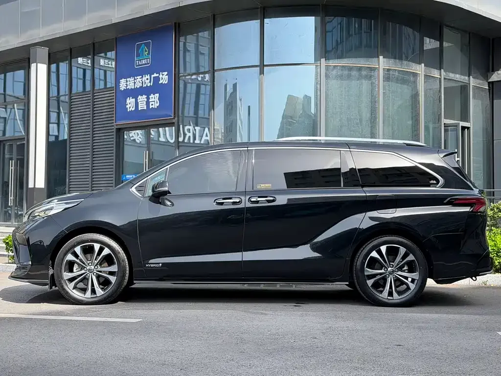 Toyota Granvia — фото 10