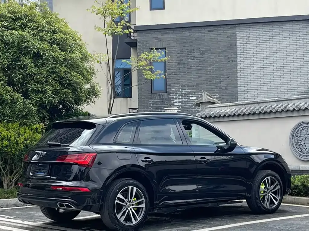 Audi Q5L — фото 9