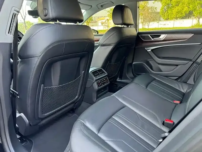 Audi A7 2022 из CN, фото 2