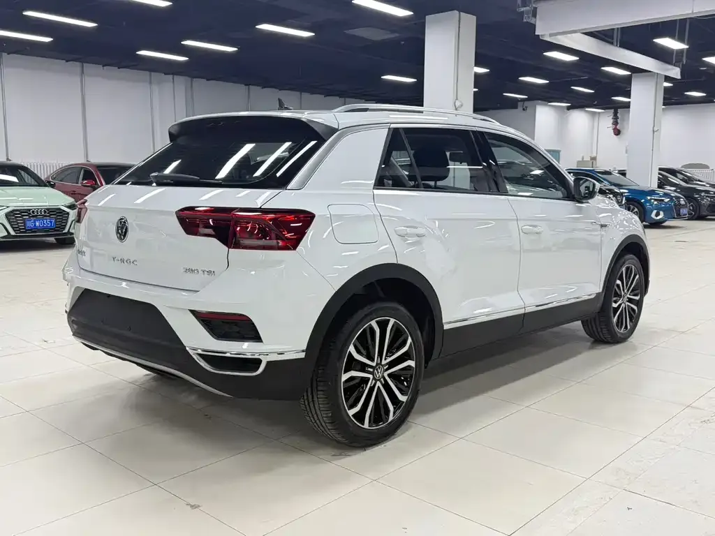 Volkswagen T-Roc — фото 6