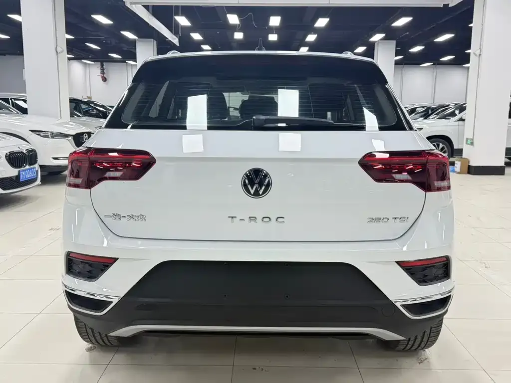Volkswagen T-Roc — фото 10