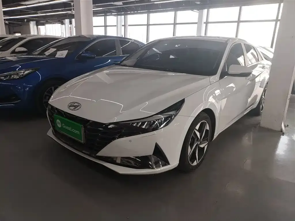 Hyundai Elantra — фото 3