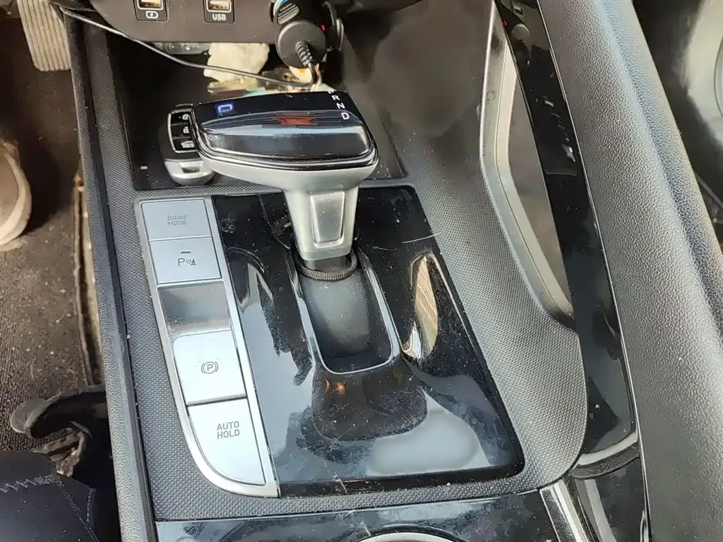 Hyundai Elantra — фото 10