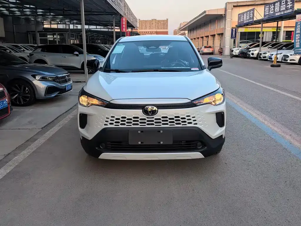 Toyota Corolla Cross — фото 1