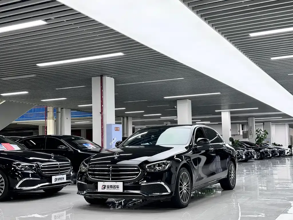 Mercedes-Benz E-Class — фото 1