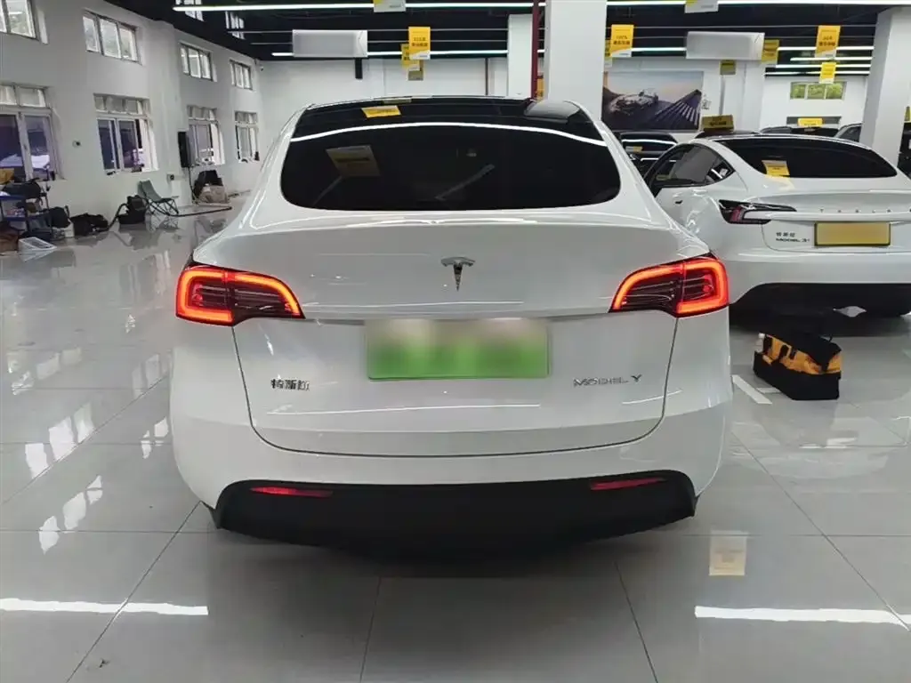 Tesla Model Y — фото 4