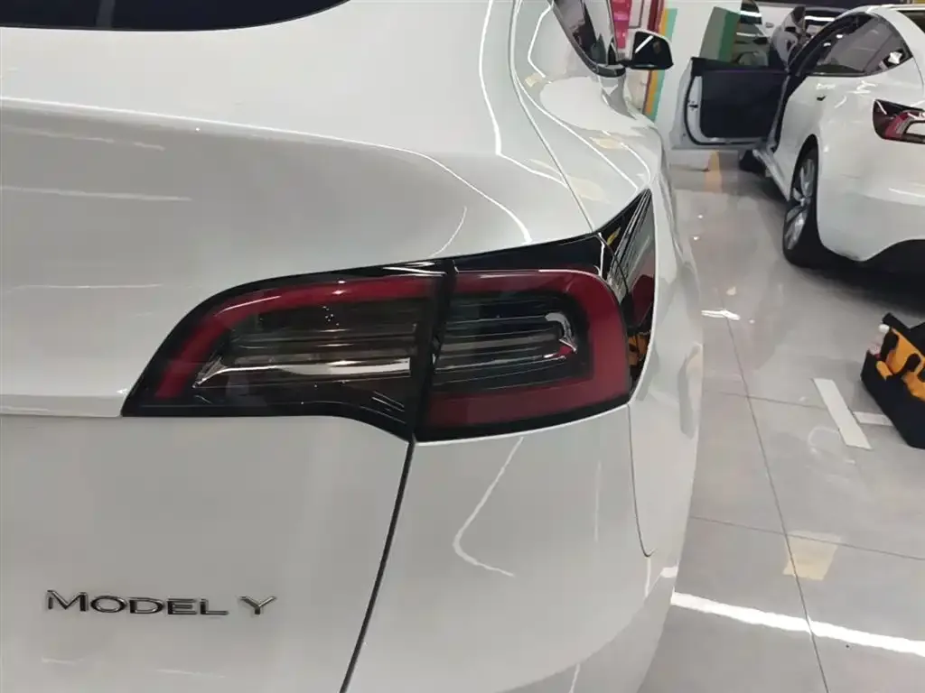 Tesla Model Y — фото 5