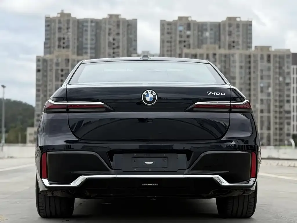 BMW 7 Series — фото 2