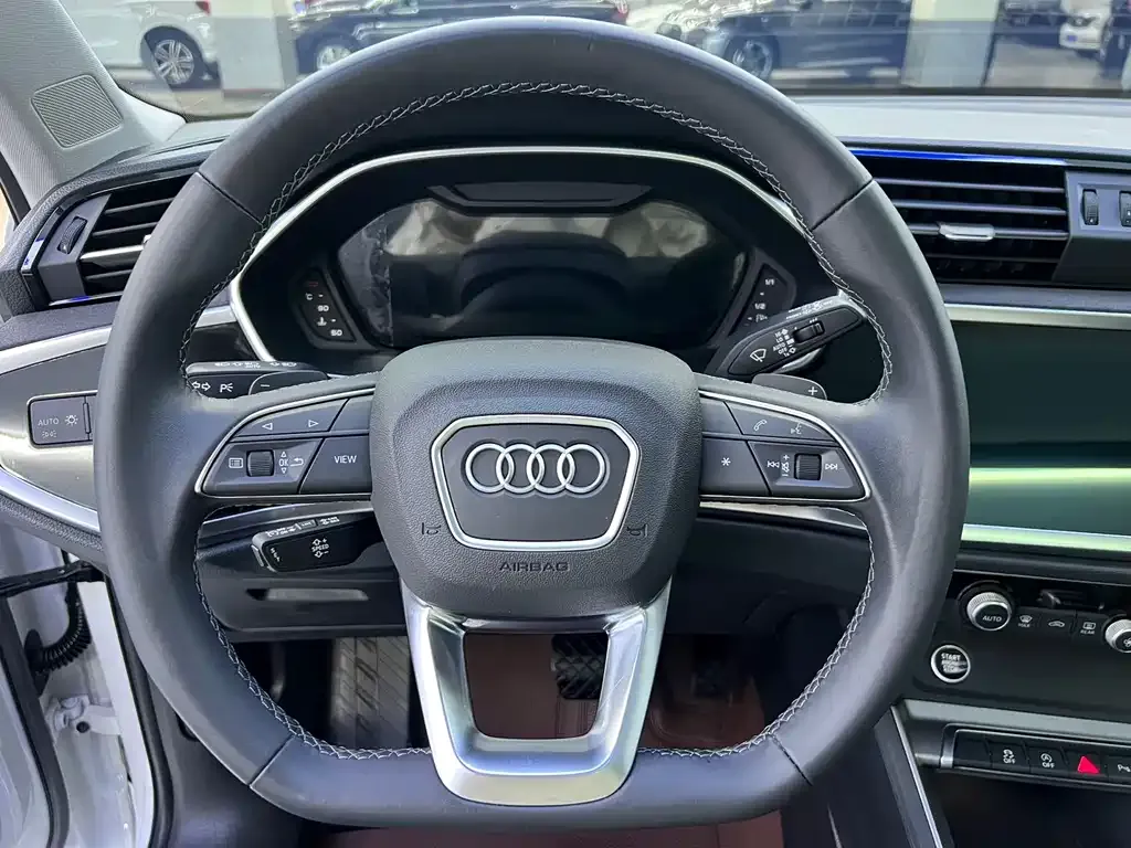 Audi Q3 — фото 6