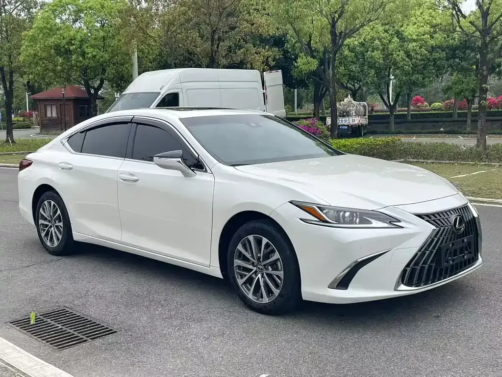 Lexus ES — фото 8