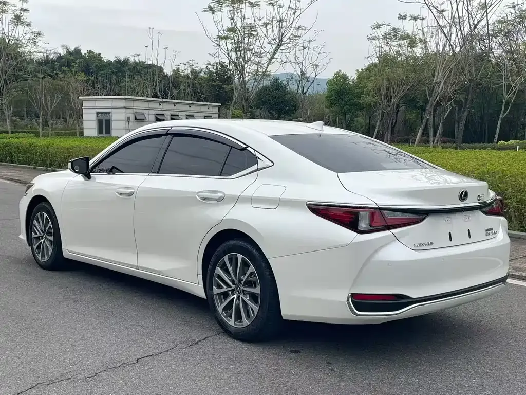 Lexus ES — фото 6