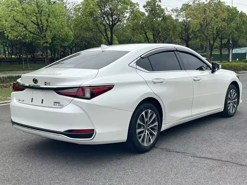 Lexus ES — фото 7