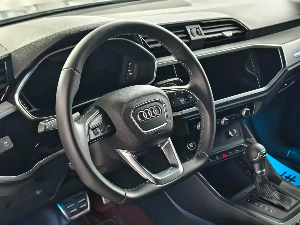 Audi Q3 — фото 10
