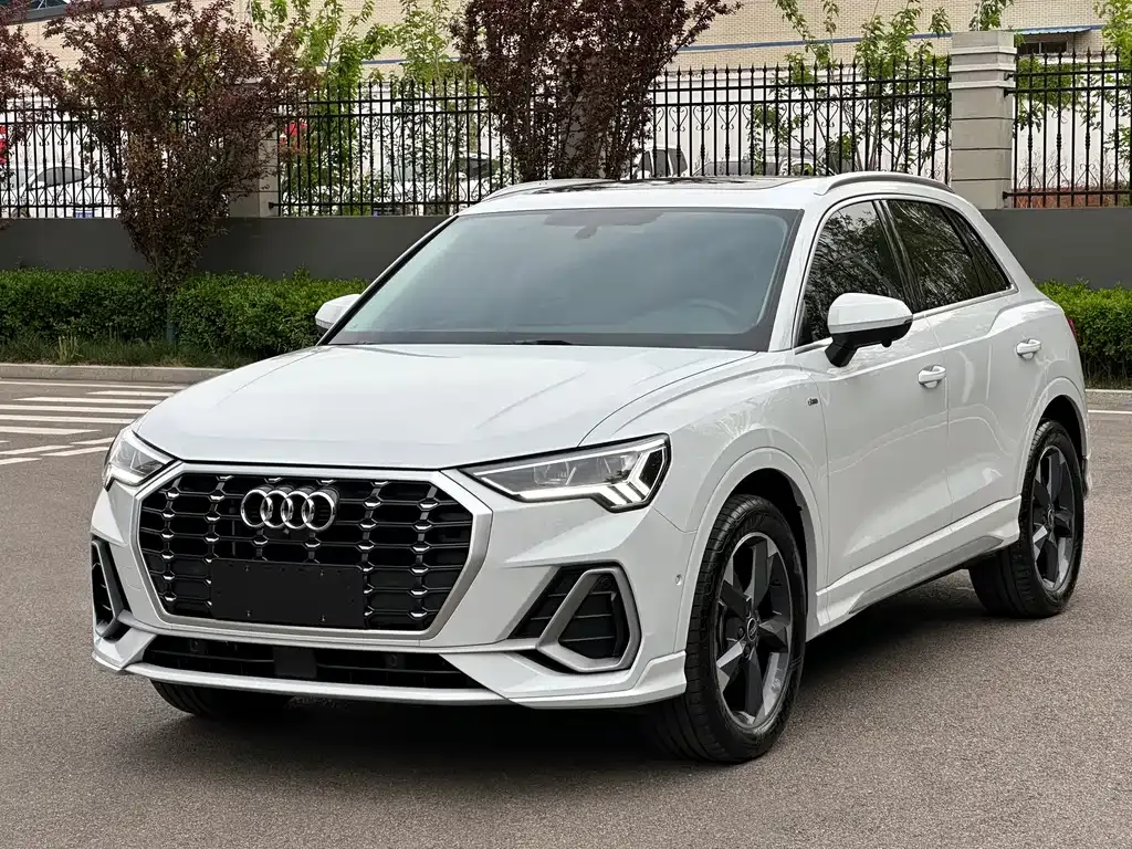 Audi Q3 — фото 1