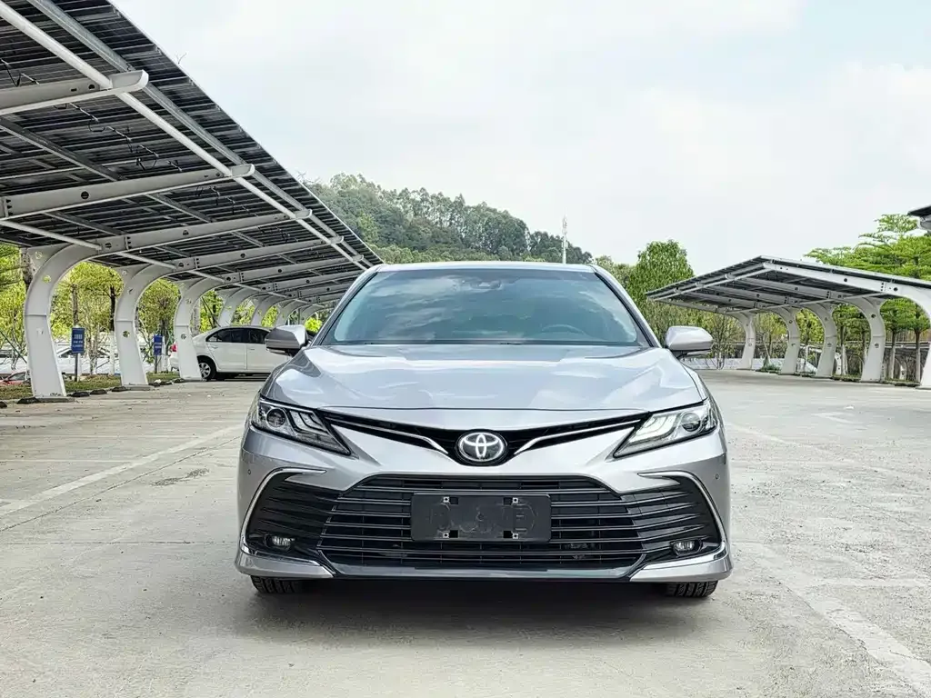 Toyota Camry — фото 10