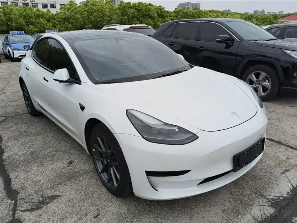 Tesla Model 3 — фото 9